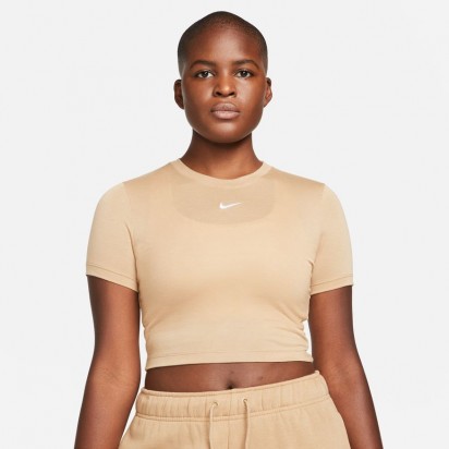SPORTSWEAR ESSENTIAL...