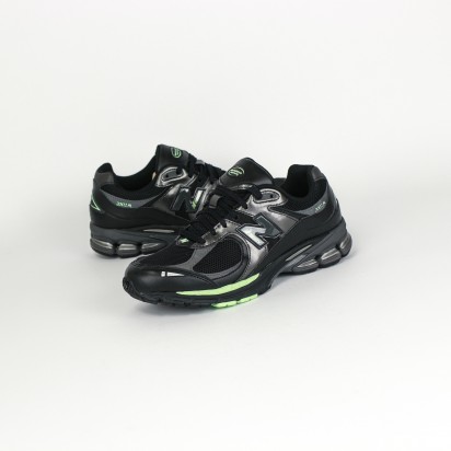2002 BLACK / POWDER GREEN